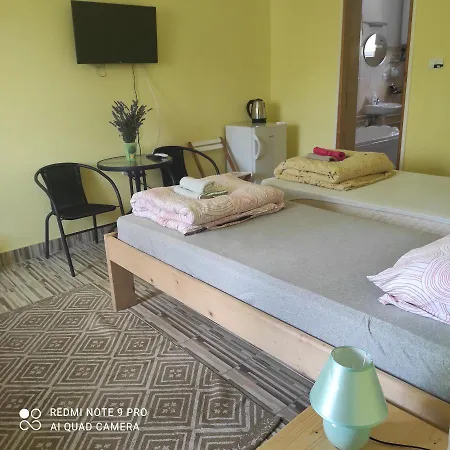 Mirella33 Apartman *